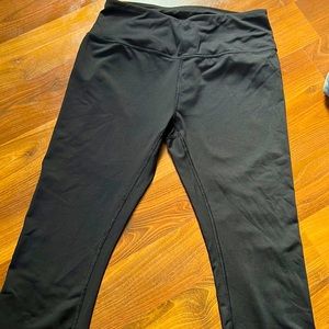 Hyba active capri pants.
